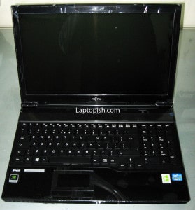 Fujitsu Lifebook AH532 03